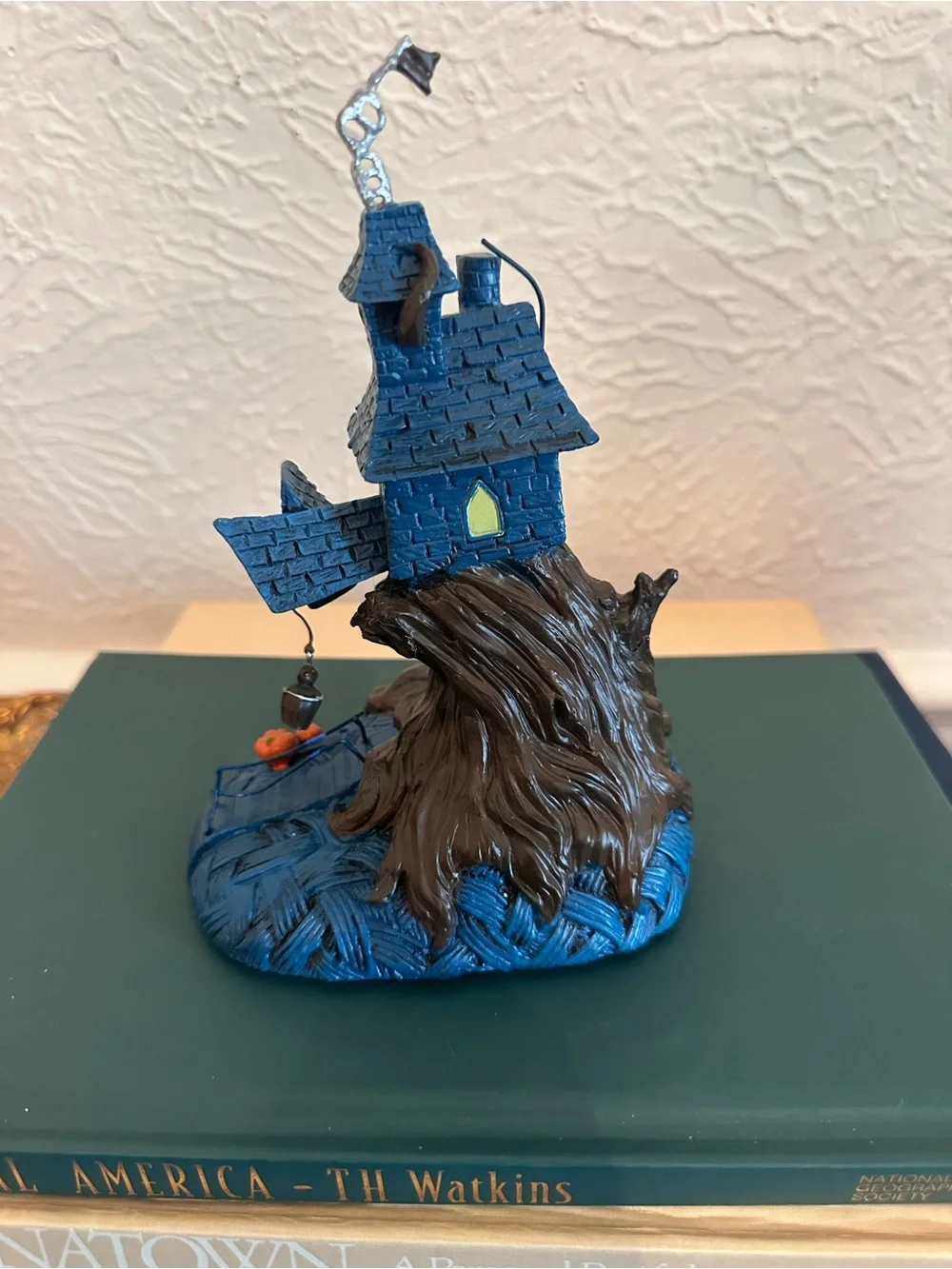 Disney HAWTHORNE VILLAGE TREEHOUSE NIGHTMARE BEFORE CHRISTMAS Halloween